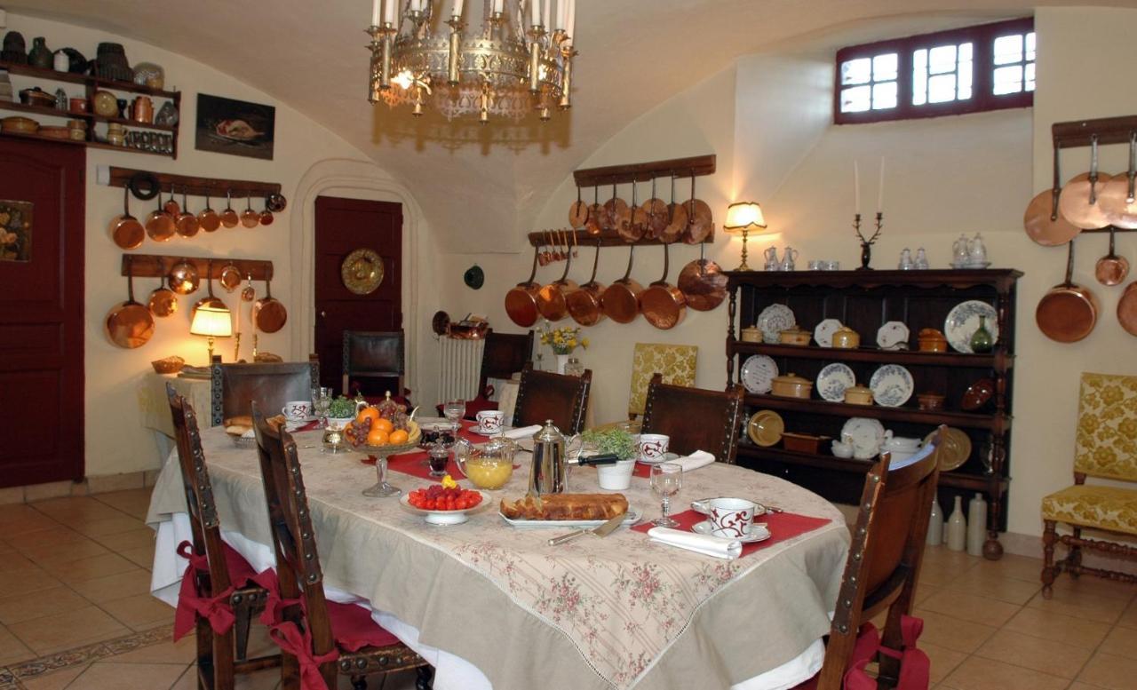 Chateau Royal De Saint-Saturnin Restaurace fotografie