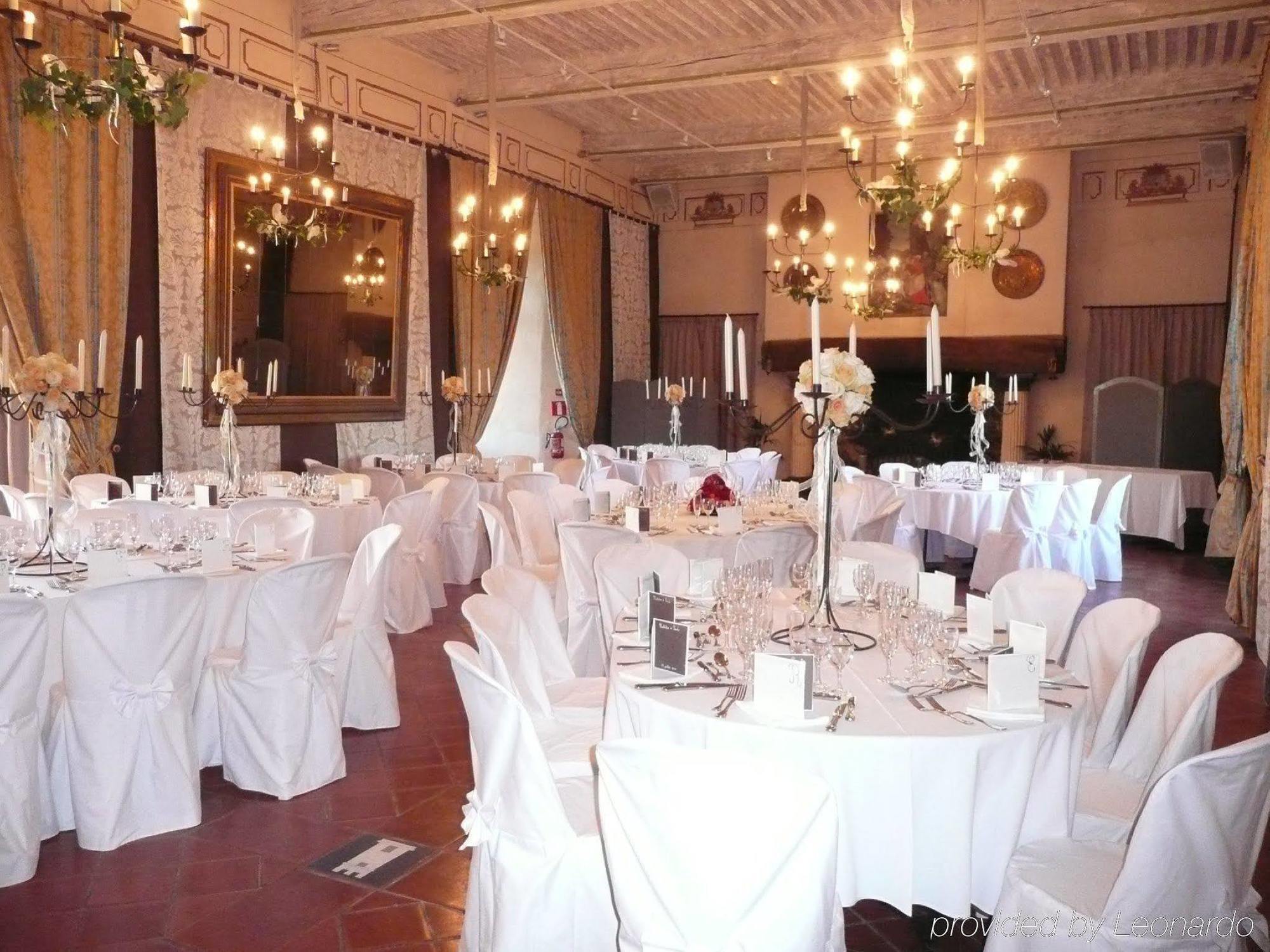 Chateau Royal De Saint-Saturnin Restaurace fotografie